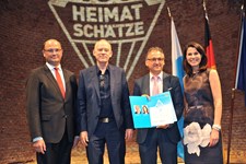 Heimatminister Albert Füracker und Kunstministerin Prof. Dr. med. Marion Kiechle prämieren 100 Heimatschätze